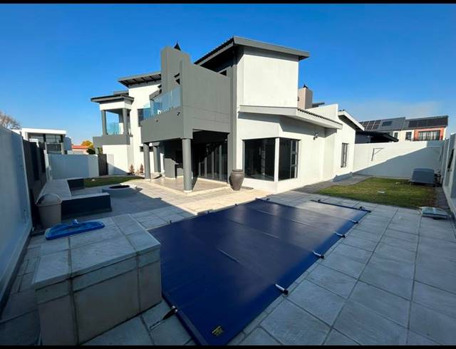 4 BEDROOM TOWNHOUSE FOR SALE IN SIX FOUNTAINS RESIDENTIAL ESTATE